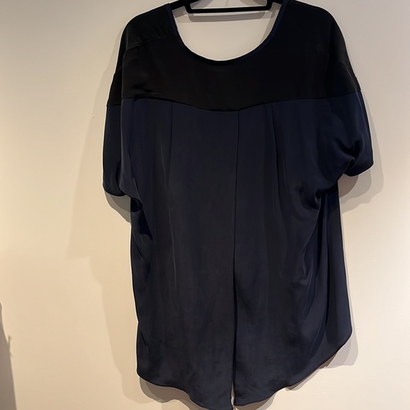 The Podolls Silk high/low hem shirt with slit back - Picture 4 of 5